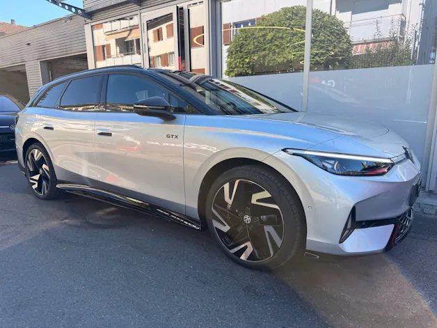 VW ID.7 TOURER GTX 340 PS 4MOTION *** VOLLAUSSTATTUG IN SCALE SILVER ***