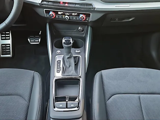 AUDI Q2 35 TFSI S line S-tronic "S Line Competition" Mythosschwarz Metallic