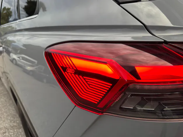 AUDI Q4 e-tron 50 quattro