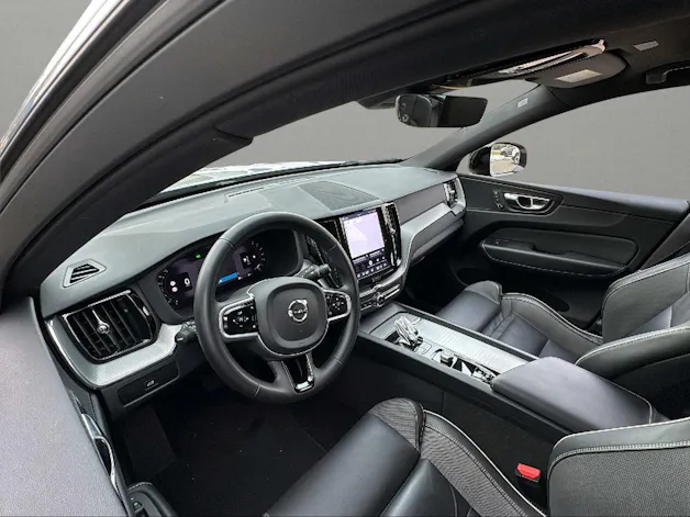 VOLVO XC60 B4 Diesel Mild Hybrid AWD Plus Dark Geartronic