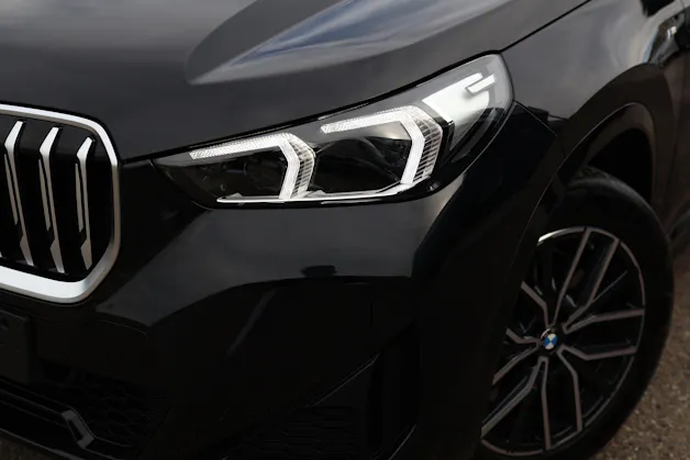 BMW X1 xDrive 23d 48V M Sport * Panoramadach * Harman/Kardon * Elektr. Sitze * 360° Kamera * AHK *