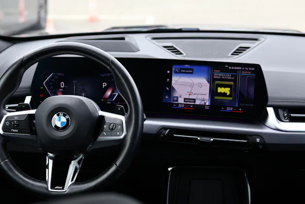BMW X1 xDrive 23d 48V M Sport * Panoramadach * Harman/Kardon * Elektr. Sitze * 360° Kamera * AHK *