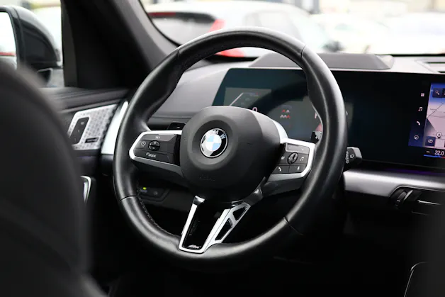 BMW X1 xDrive 23d 48V M Sport * Panoramadach * Harman/Kardon * Elektr. Sitze * 360° Kamera * AHK *