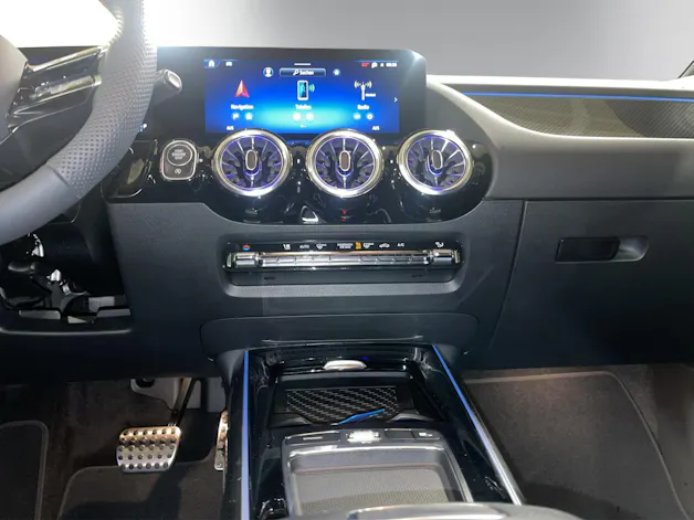 MERCEDES-BENZ GLA 200 Night Star 7G-DCT
