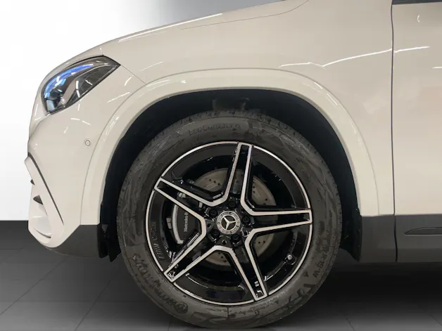 MERCEDES-BENZ GLA 200 Night Star 7G-DCT