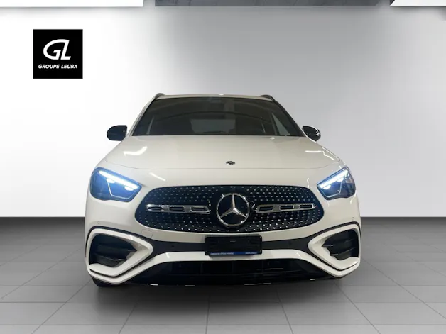 MERCEDES-BENZ GLA 200 Night Star 7G-DCT