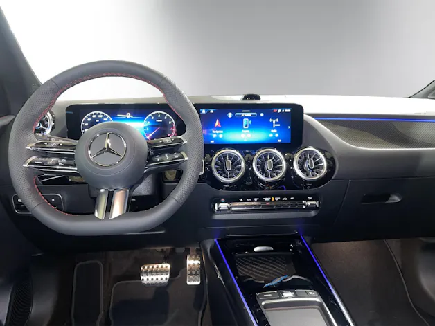MERCEDES-BENZ GLA 200 Night Star 7G-DCT