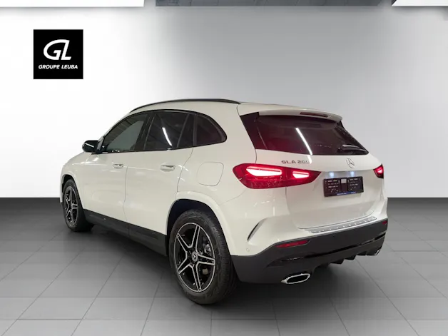 MERCEDES-BENZ GLA 200 Night Star 7G-DCT
