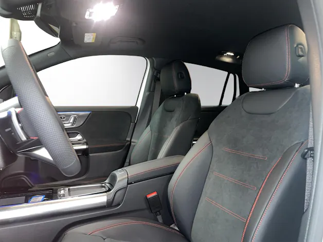 MERCEDES-BENZ GLA 200 Night Star 7G-DCT