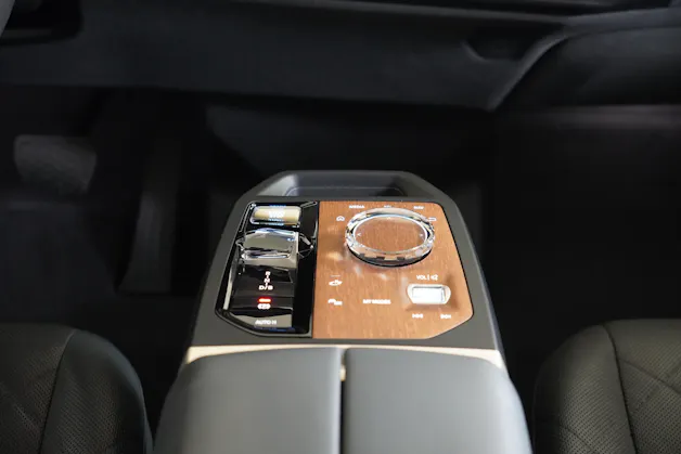 BMW iX xDrive40 Launch Edition