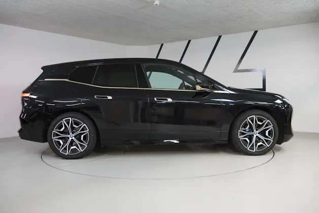 BMW iX xDrive40 Launch Edition