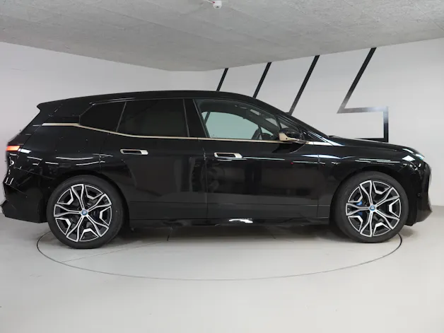 BMW iX xDrive40 Launch Edition
