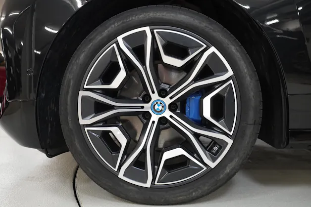 BMW iX xDrive40 Launch Edition