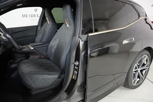 BMW iX xDrive40 Launch Edition