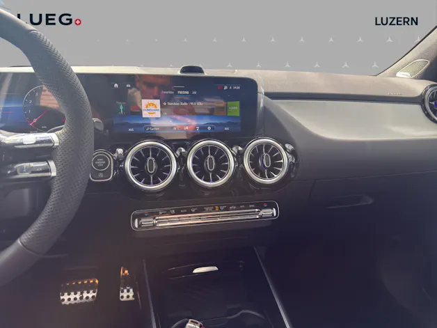 MERCEDES-BENZ GLA 200 Night Star 7G-DCT