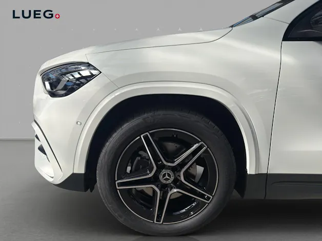 MERCEDES-BENZ GLA 200 Night Star 7G-DCT