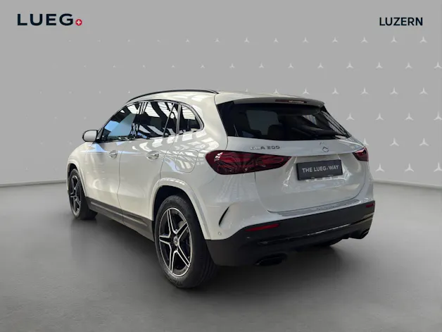 MERCEDES-BENZ GLA 200 Night Star 7G-DCT
