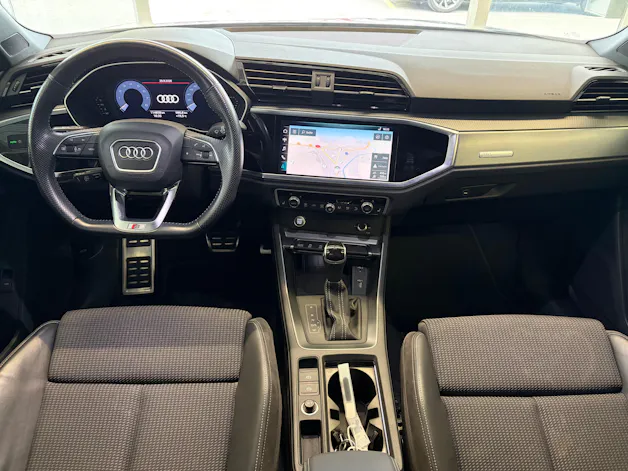 AUDI Q3 35 TFSI S line S-tronic | CH | Assistenzpaket | Matrix LED | S-LINE | Navi Plus & Phone Box | Technikpaket |