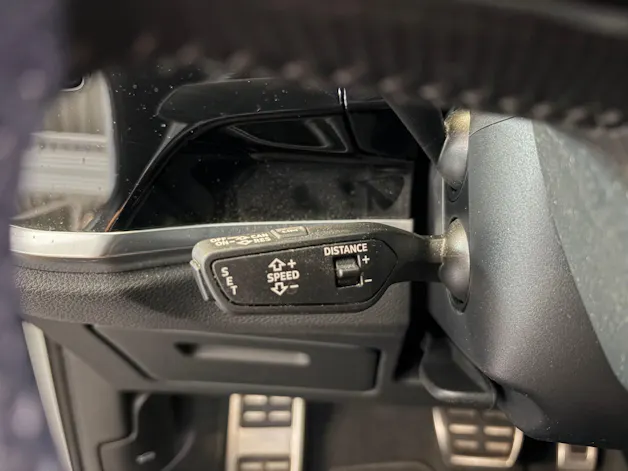 AUDI Q3 35 TFSI S line S-tronic | CH | Assistenzpaket | Matrix LED | S-LINE | Navi Plus & Phone Box | Technikpaket |