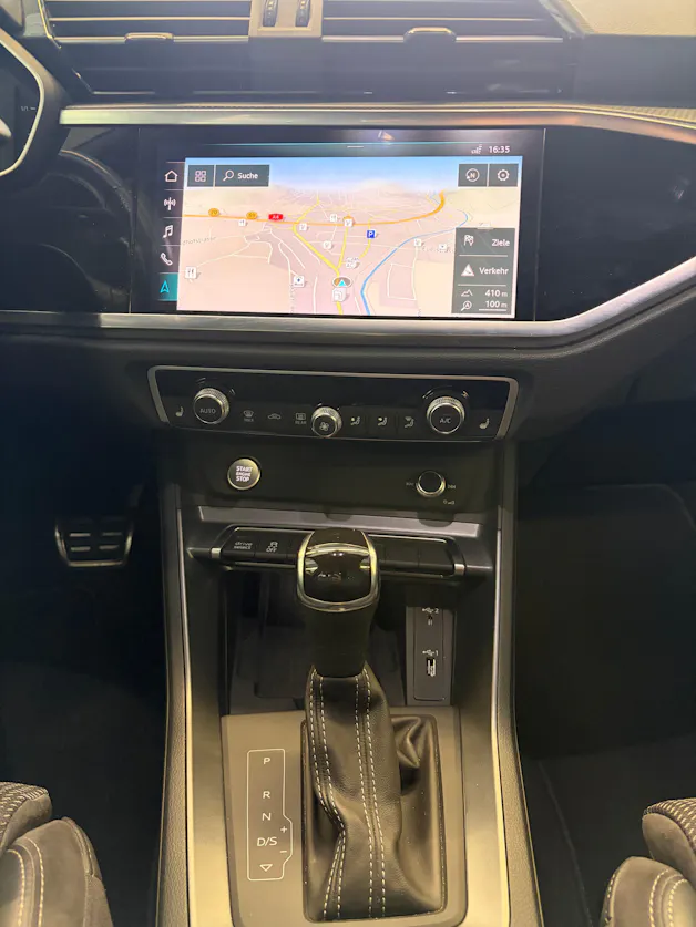 AUDI Q3 35 TFSI S line S-tronic | CH | Assistenzpaket | Matrix LED | S-LINE | Navi Plus & Phone Box | Technikpaket |