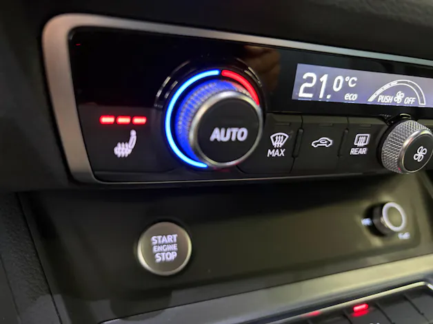 AUDI Q3 35 TFSI S line S-tronic | CH | Assistenzpaket | Matrix LED | S-LINE | Navi Plus & Phone Box | Technikpaket |