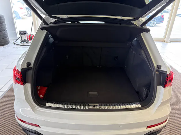 AUDI Q3 35 TFSI S line S-tronic | CH | Assistenzpaket | Matrix LED | S-LINE | Navi Plus & Phone Box | Technikpaket |