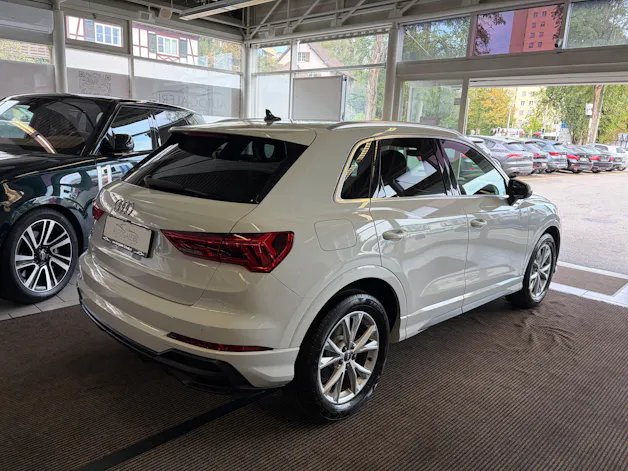 AUDI Q3 35 TFSI S line S-tronic | CH | Assistenzpaket | Matrix LED | S-LINE | Navi Plus & Phone Box | Technikpaket |