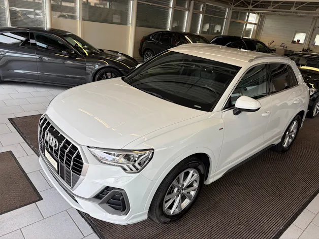 AUDI Q3 35 TFSI S line S-tronic | CH | Assistenzpaket | Matrix LED | S-LINE | Navi Plus & Phone Box | Technikpaket |