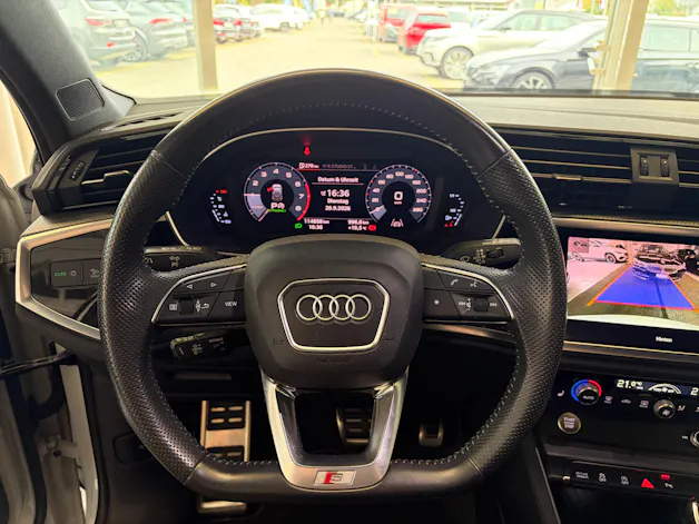 AUDI Q3 35 TFSI S line S-tronic | CH | Assistenzpaket | Matrix LED | S-LINE | Navi Plus & Phone Box | Technikpaket |