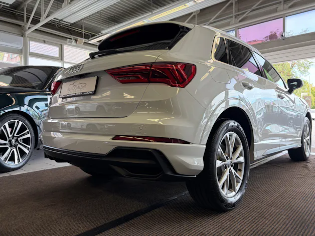 AUDI Q3 35 TFSI S line S-tronic | CH | Assistenzpaket | Matrix LED | S-LINE | Navi Plus & Phone Box | Technikpaket |