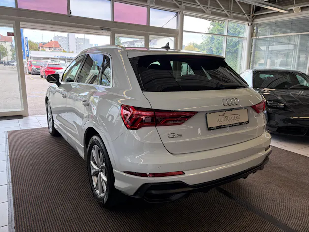 AUDI Q3 35 TFSI S line S-tronic | CH | Assistenzpaket | Matrix LED | S-LINE | Navi Plus & Phone Box | Technikpaket |