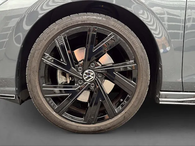 VW Golf VIII 2.0 TSI R-Line DSG 4motion