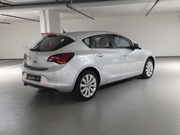 OPEL Astra 1.4i 16V Turbo Cosmo Automatic