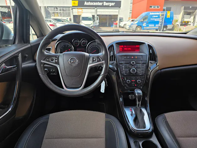OPEL Astra 1.4i 16V Turbo Cosmo Automatic