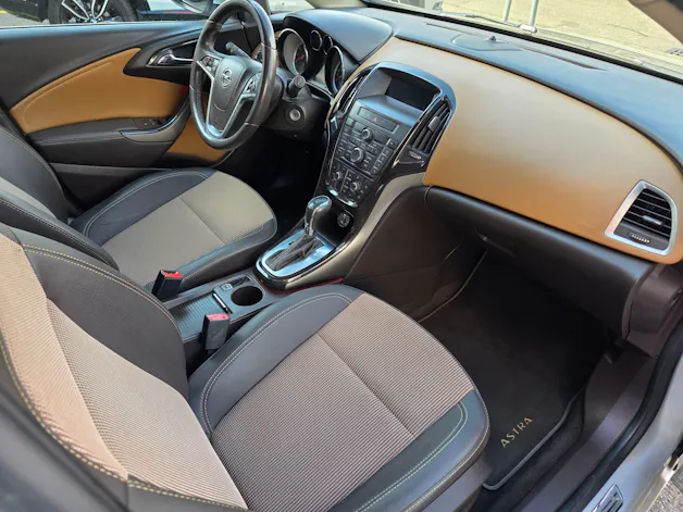 OPEL Astra 1.4i 16V Turbo Cosmo Automatic