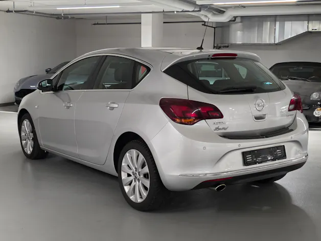 OPEL Astra 1.4i 16V Turbo Cosmo Automatic