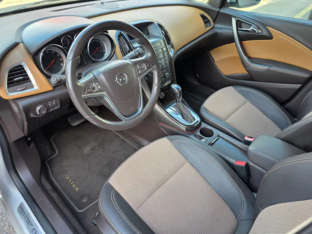 OPEL Astra 1.4i 16V Turbo Cosmo Automatic