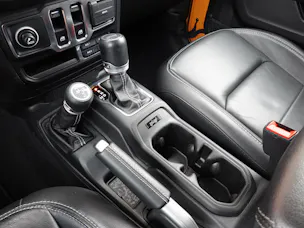 JEEP 2.0 Sahara - "Préparation complète Camping * CH Auto * Camera * Capteur avant/arrière * Intérieur Cuir"