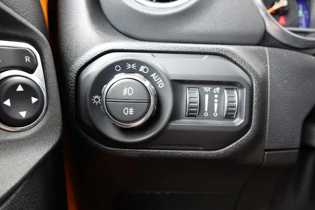 JEEP 2.0 Sahara - "Préparation complète Camping * CH Auto * Camera * Capteur avant/arrière * Intérieur Cuir"