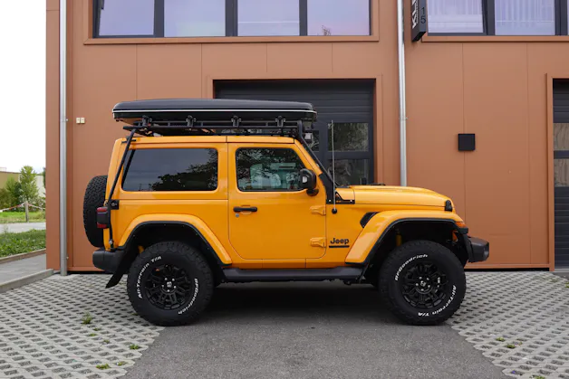 JEEP 2.0 Sahara - "Préparation complète Camping * CH Auto * Camera * Capteur avant/arrière * Intérieur Cuir"