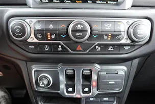 JEEP 2.0 Sahara - "Préparation complète Camping * CH Auto * Camera * Capteur avant/arrière * Intérieur Cuir"