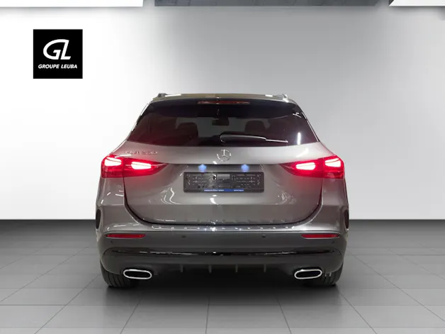 MERCEDES-BENZ GLA 200 Night Star 7G-DCT