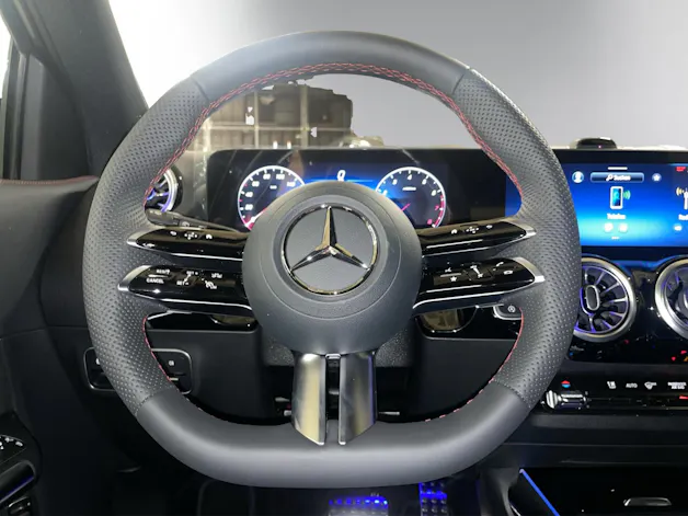 MERCEDES-BENZ GLA 200 Night Star 7G-DCT