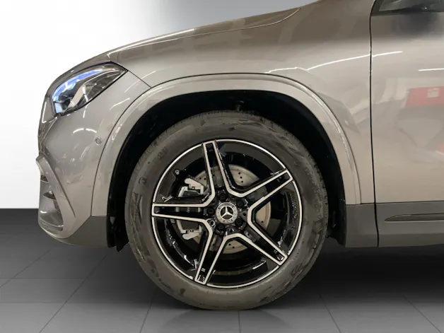 MERCEDES-BENZ GLA 200 Night Star 7G-DCT