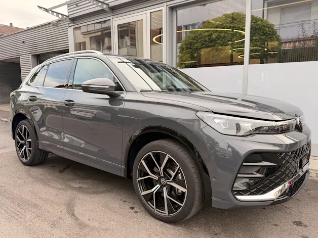 VW Tiguan 2.0 TSI 265PS 4Motion R-Line ***PANORAMADACH***