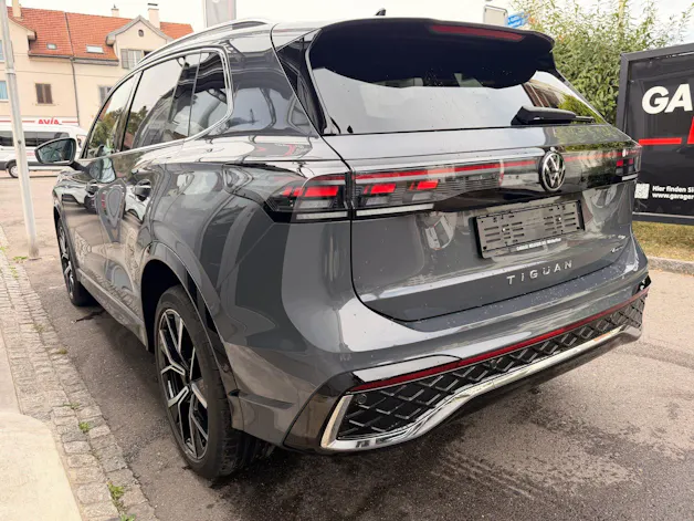 VW Tiguan 2.0 TSI 265PS 4Motion R-Line ***PANORAMADACH***