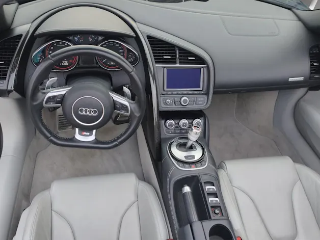 AUDI R8 Spyder 5.2 FSI V10 quattro S-Tronic