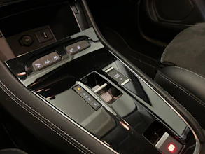 https://vehicle.imgix.net/4500055/a5a1054d-3aeb-4e3a-8f3d-f9e7ae49b2f6.jpg
