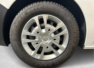 https://vehicle.imgix.net/4500069/aaf81c77-7e2d-4259-b033-293e465ca4fe.jpg