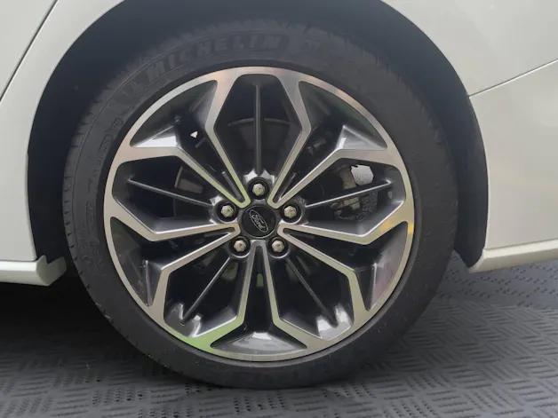 FORD Focus Station Wagon 1.0i EcoB ST-LineX